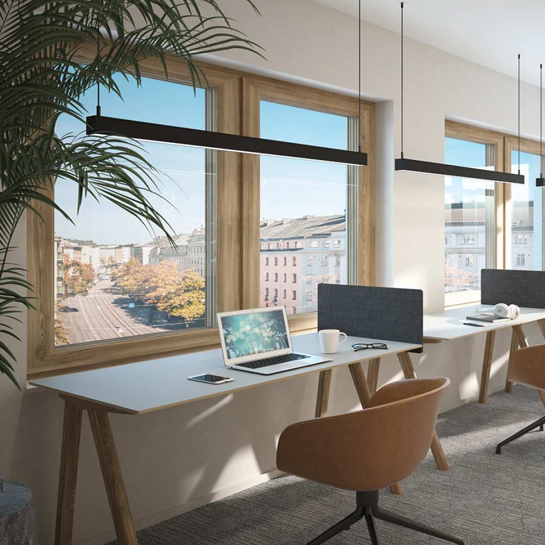 Etätyötilassa on viimeistelty kalustus