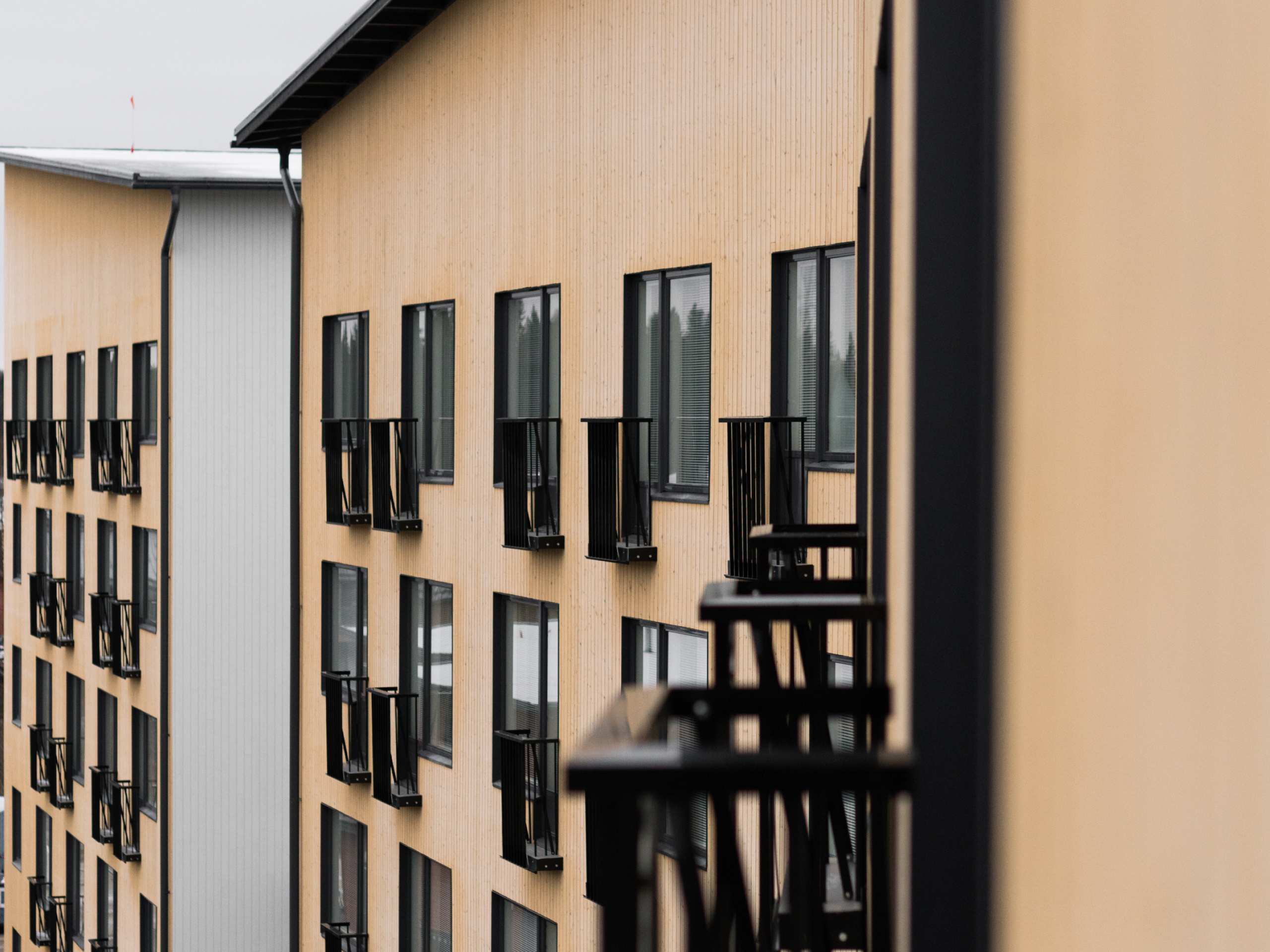 Puinen julkisivu Vuoreksen Kosmoksessa